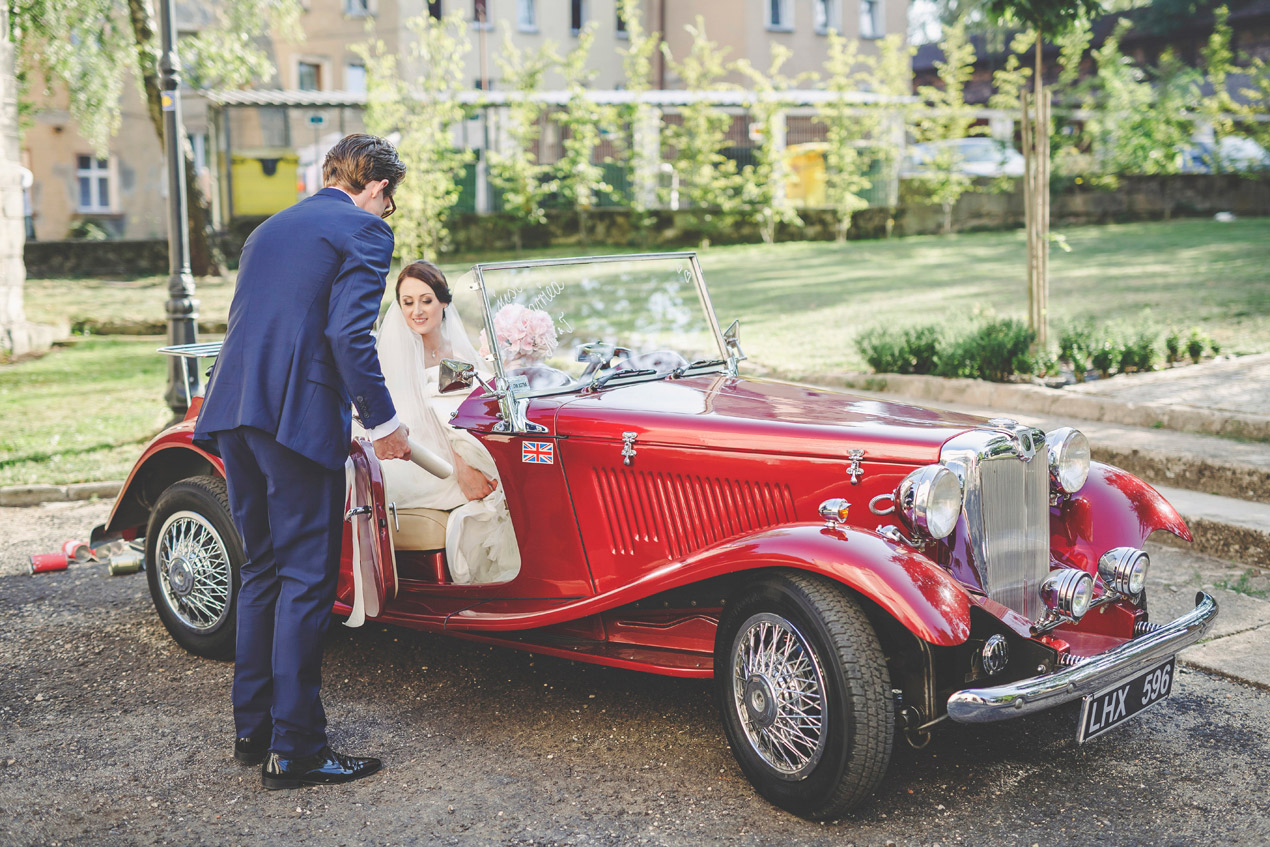 Pałac Brunów, slub, wedding, dolny slask, fotograf, czerwony samochód do ślubu, kabriolet, MG, retro